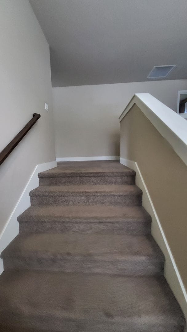 Building Photo - 3 Bed 2.5 bath plus bonus-Fenced-corner lo...
