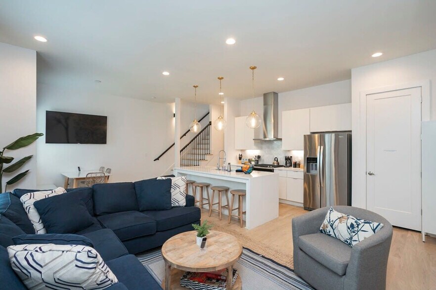 Primary Photo - 1035 Scovel St