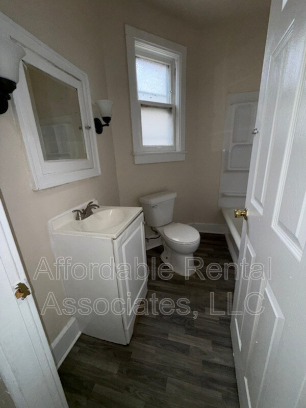 Building Photo - 2627 S 6th St