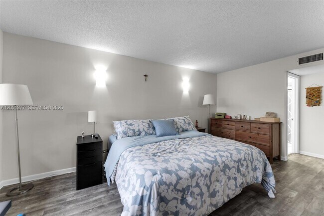 Building Photo - 6701 SW 116th Ct