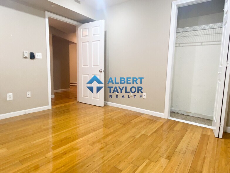 Building Photo - 1 Parker Hill Ter