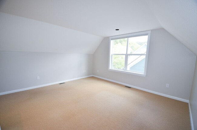 Building Photo - Move In Special! Unfurnished, 2 car garage...