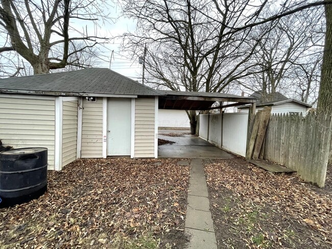 Building Photo - 266 W 8th St