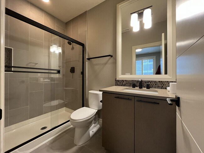 Building Photo - Elegant South Cooper Mountain Home with 4 Bedrooms, Bonus Room, Main-Level Suite & Designer Finishes