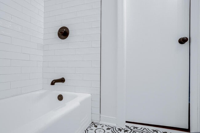 Building Photo - 2403 Flint St