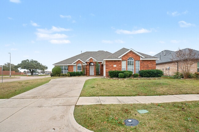 Building Photo - 5474 Golfside Dr