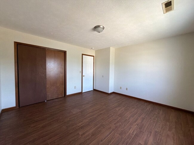 Building Photo - 209 Stonewall Ct