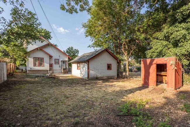 Building Photo - 4012 E Central Ave