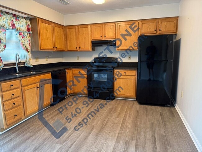 Building Photo - 1105 Lakeview Pl