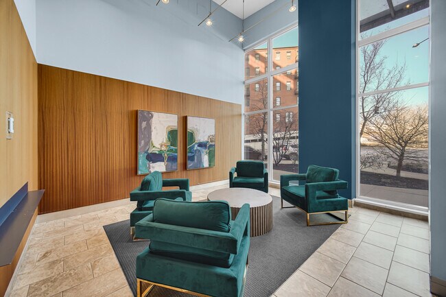 Building Photo - 1600 S Indiana Ave