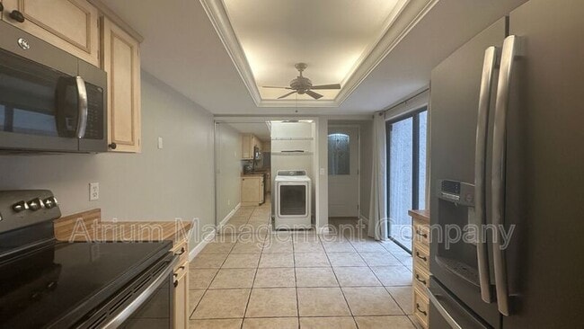 Building Photo - 1532 N Carolwood Blvd