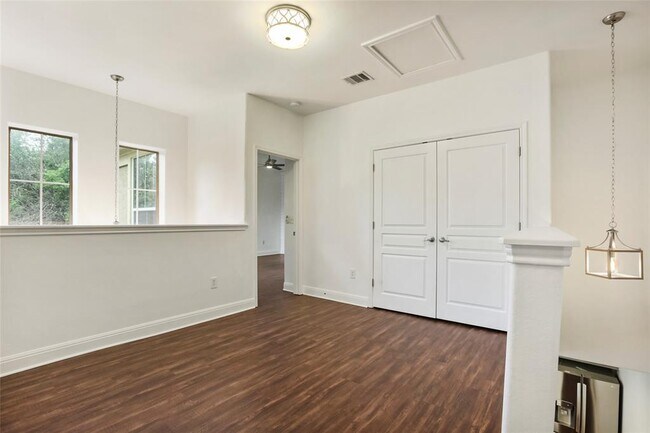 Building Photo - 3406 Menchaca Rd