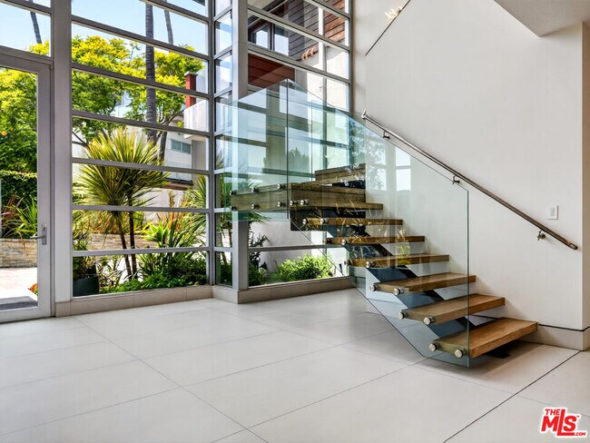 Building Photo - 770 Paseo Miramar