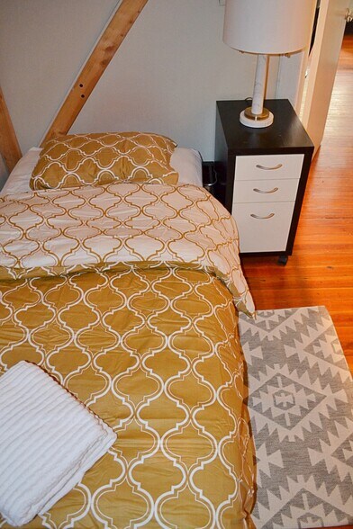 Building Photo - 437 Hanover St