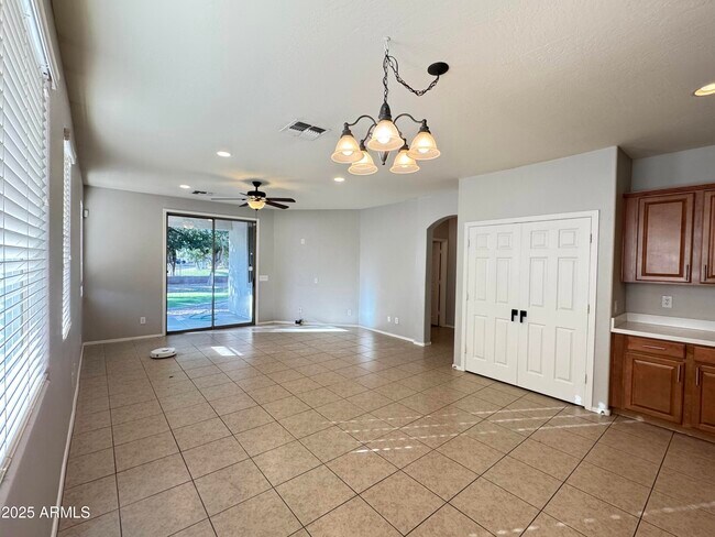 Building Photo - 1376 E Mia Ln