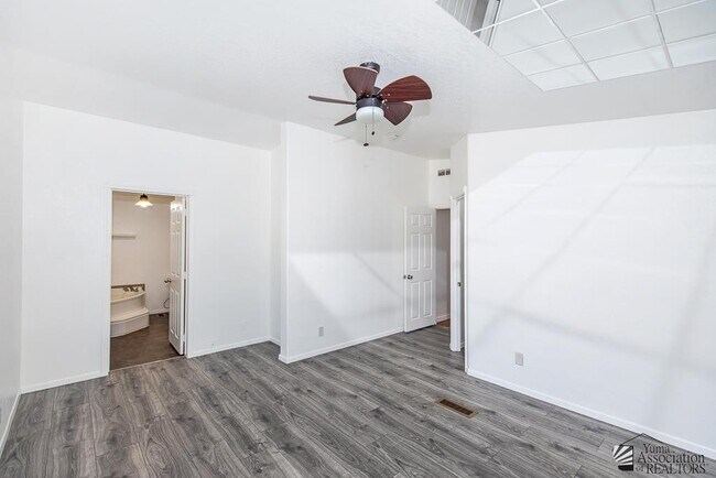 Building Photo - 10439 E 37th St