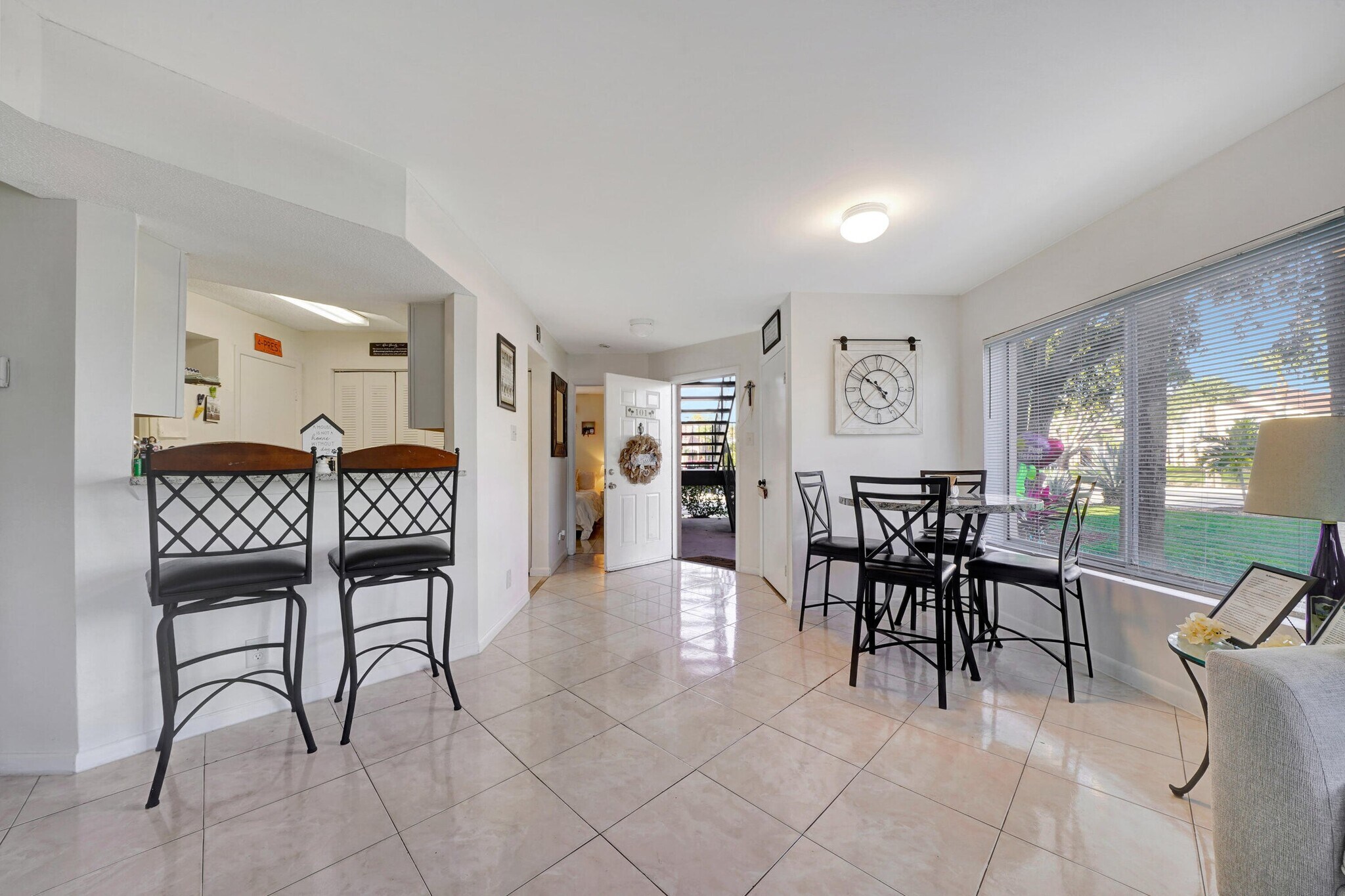 Building Photo - 815 W Boynton Beach Blvd