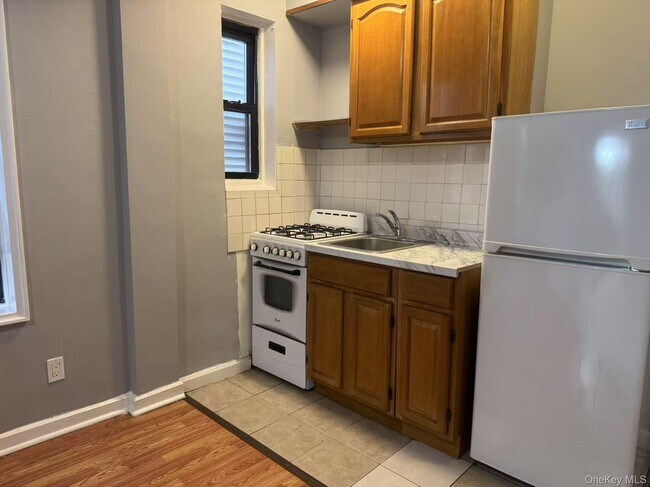 Building Photo - 30-98 Crescent St