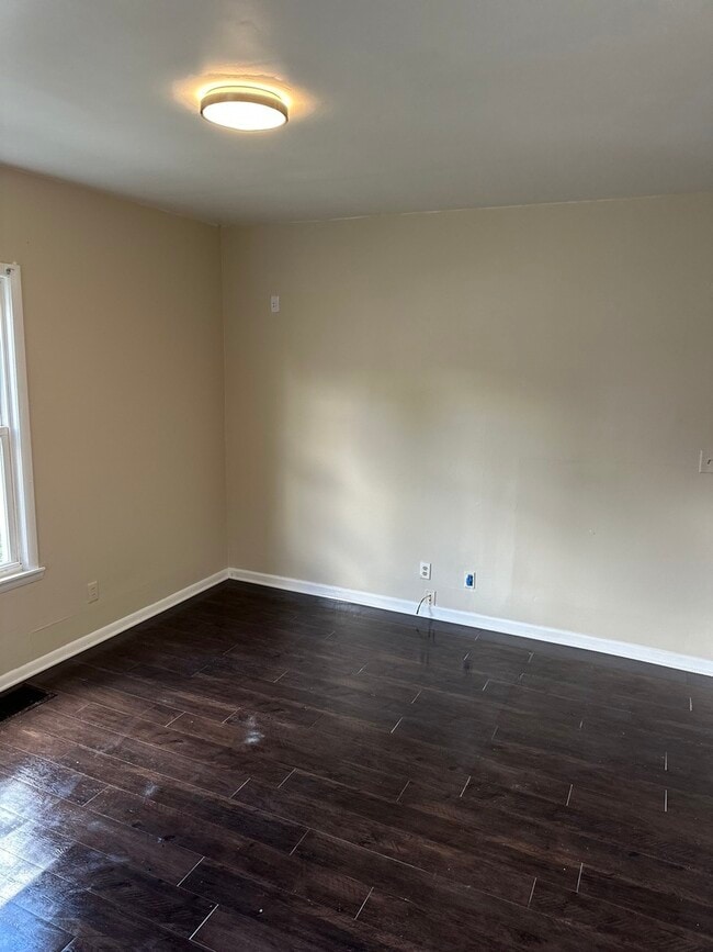 Building Photo - 554 W Station St