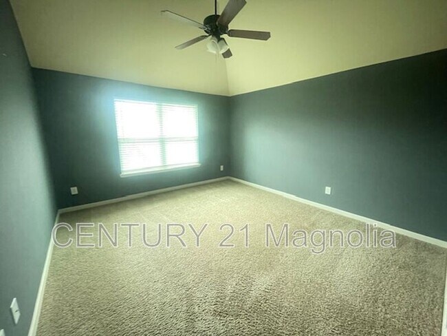 Building Photo - 2457 Sunflower Dr