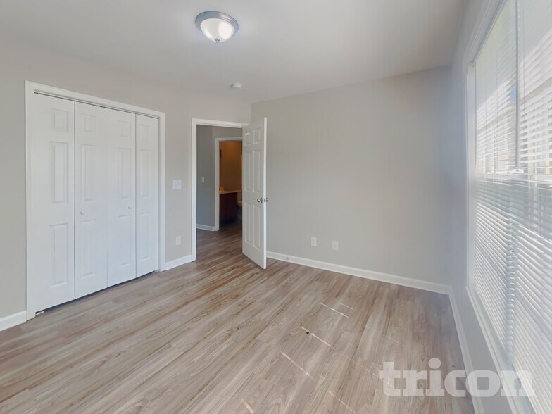 Building Photo - 1617 Faircrest Ln