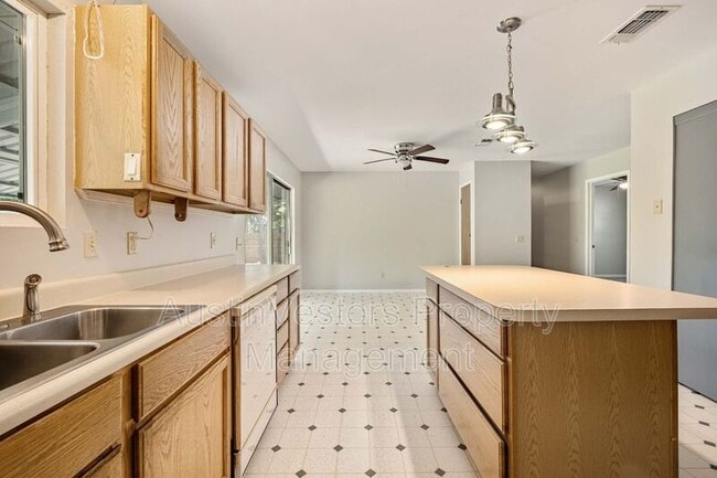 Building Photo - 2502 Cypress Ln