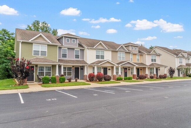 Building Photo - Two Bedroom in Governor's Crossing!