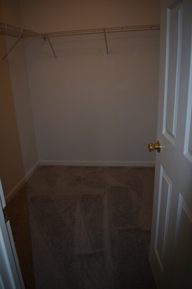 Building Photo - 142 S Springview Dr