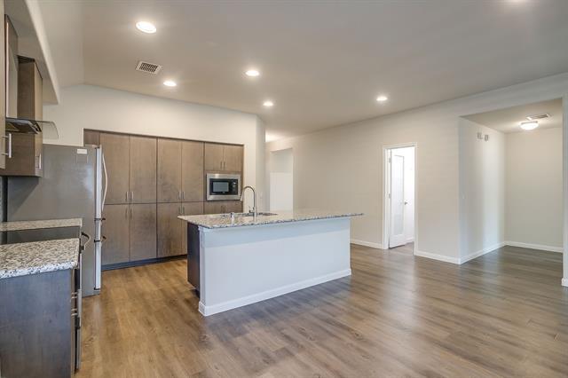 Building Photo - 817 Woodmark Dr