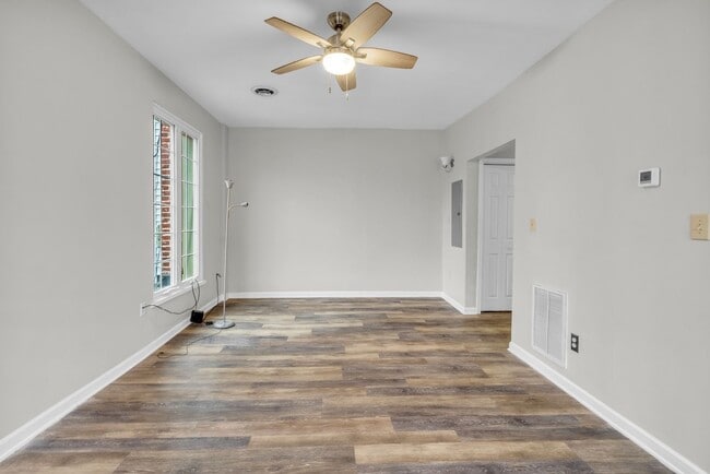 Building Photo - 147 N 10th St