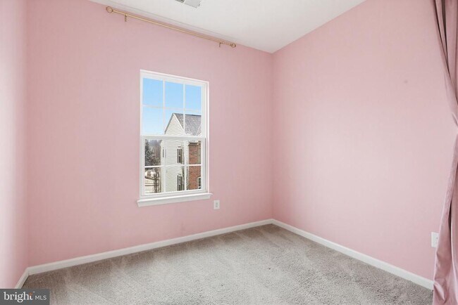 Building Photo - 7408 Wild Honey Way