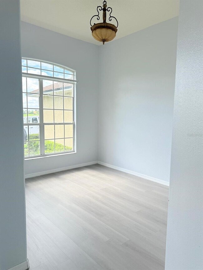 Building Photo - 1905 Fairway Loop