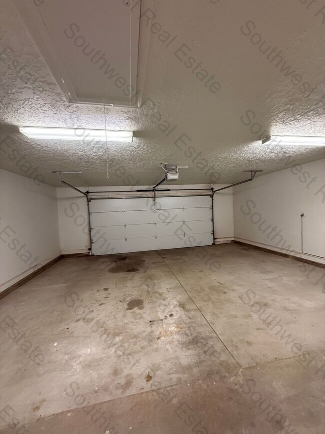 Building Photo - Spacious 3 Bedroom 2 Bath home in Portales, NM