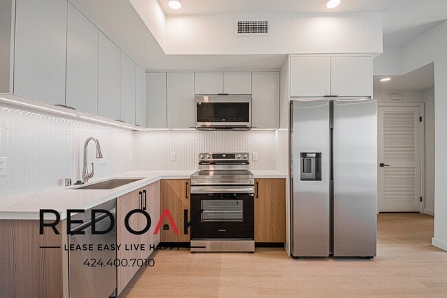 Building Photo - 856 S Gramercy Dr