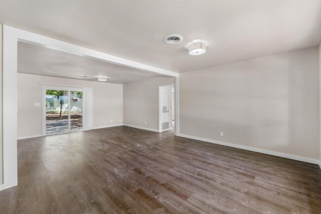 Building Photo - 5302 Robinsdale Ln