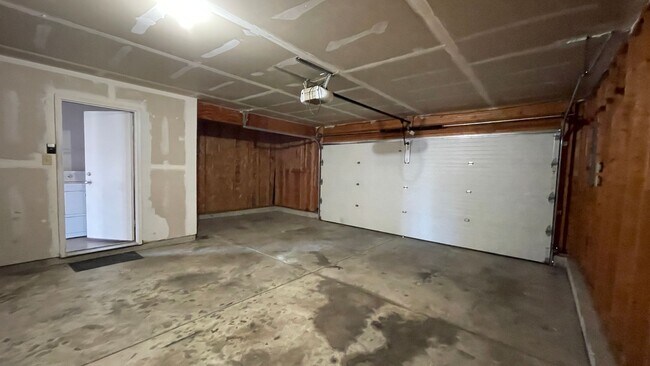 Building Photo - 4113 Doten Dr