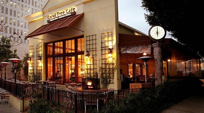 Building Photo - 11970 Montana Ave