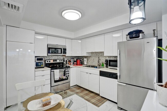 Building Photo - 18041 Biscayne Blvd