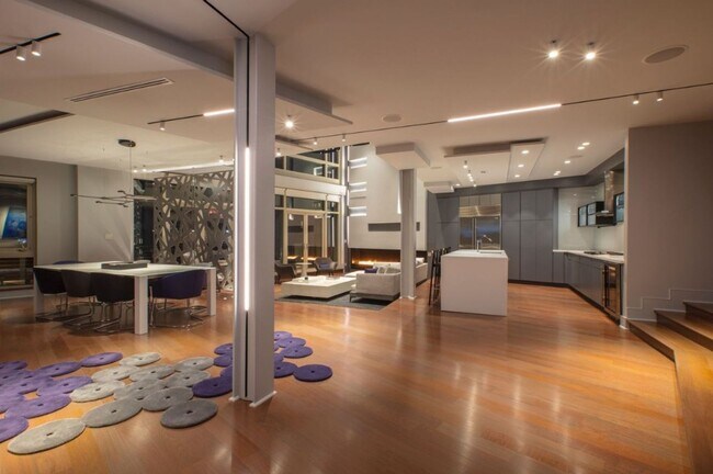 Building Photo - Stunning Views from this Spectacular and Stylish Penthouse in heart of Adams Morgan with PARKING.