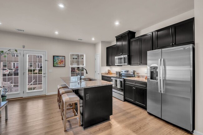 Building Photo - 420 Park Ave