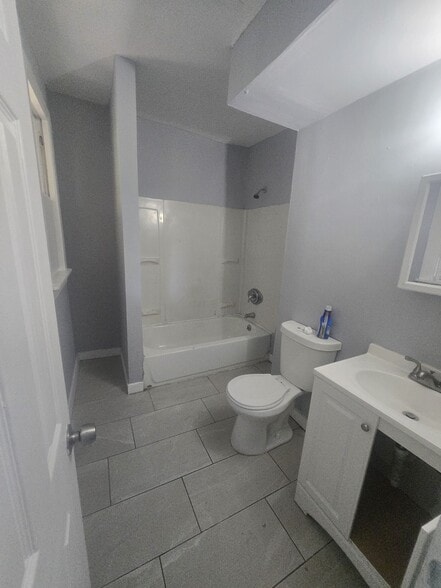 Building Photo - 13 Poplar Pl