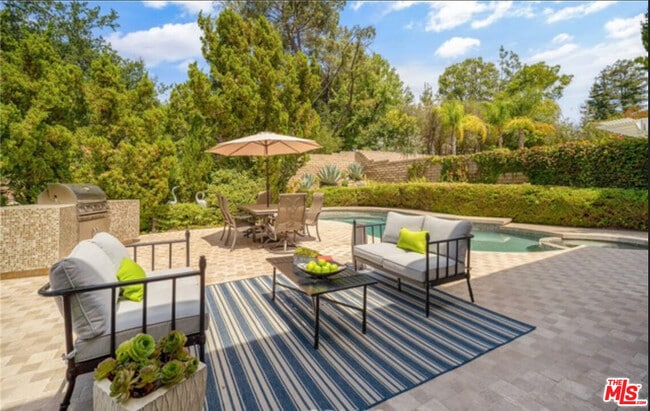 Building Photo - 26065 Redbluff Dr