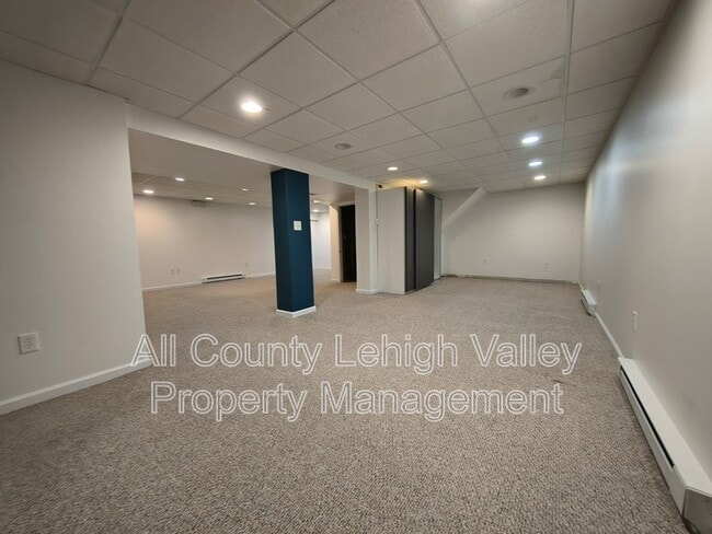 Building Photo - 2879 Hope Ridge Dr