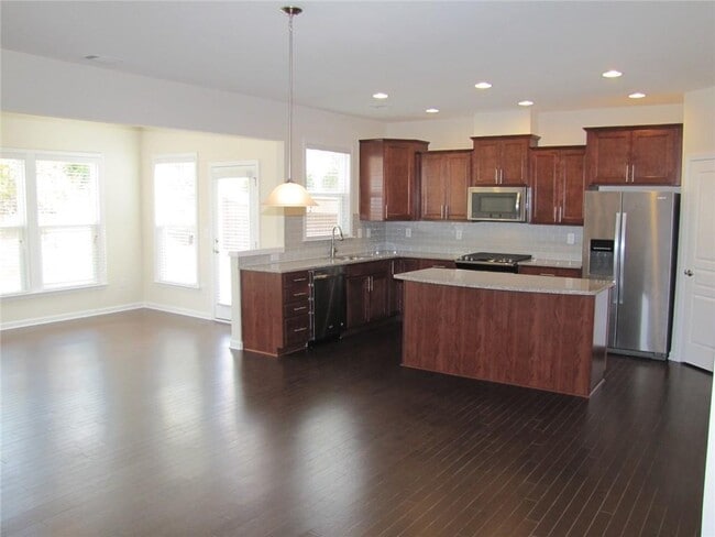 Building Photo - 462 Spring View Dr