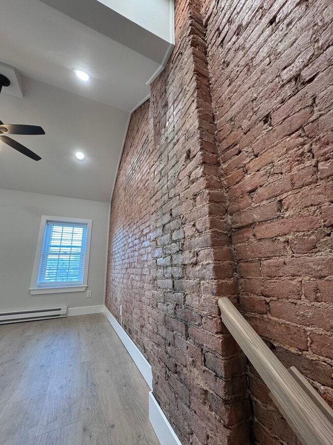 Building Photo - Trendy Urban Loft