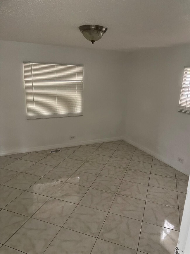 Building Photo - 8580 SW 23rd Pl