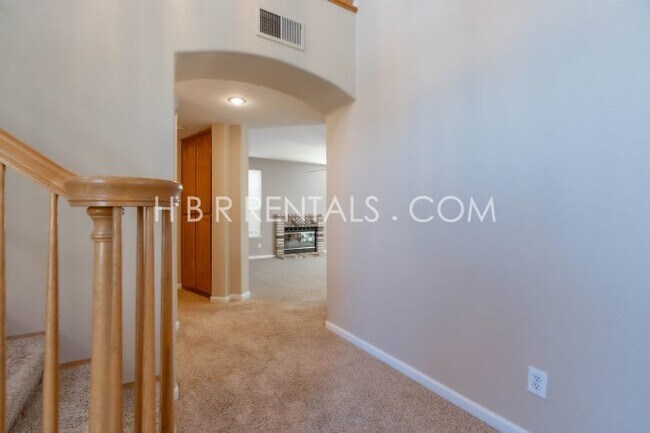 Building Photo - Move in Ready Beautiful 4 Bed Home in Tracy - Full Bed/Bath on 1st floor