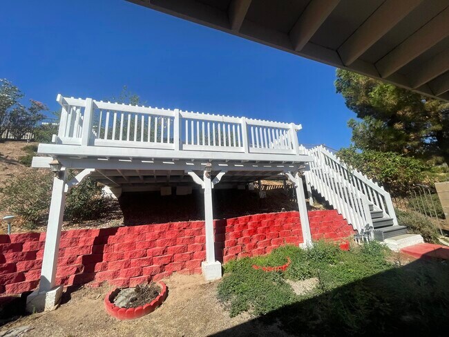 Building Photo - 38343 Bonino Dr