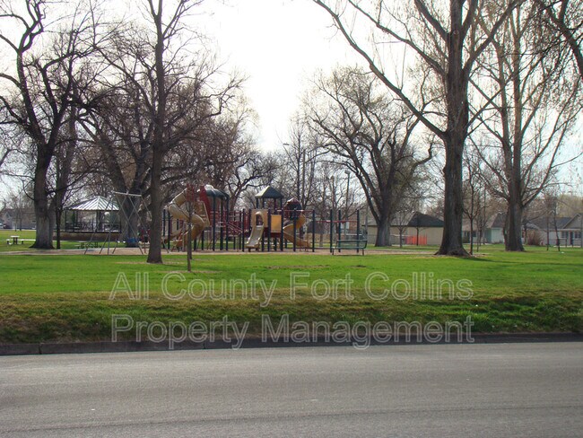 Building Photo - 401 Elm St