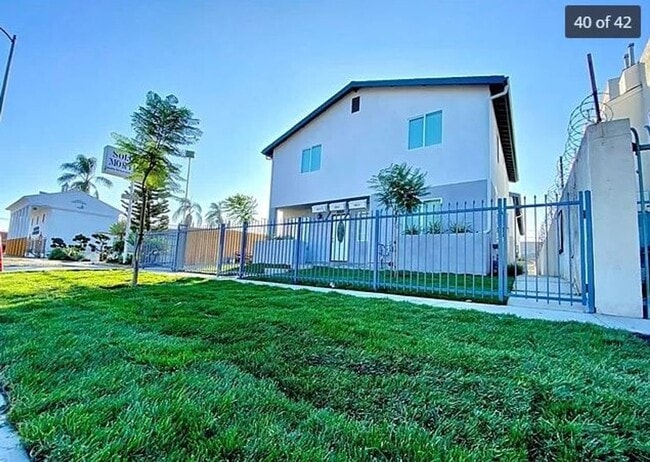 Building Photo - BROADWAY (10611)